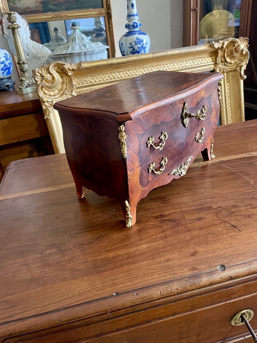 Petite Commode De Maîtrise Galbée,louis XV, En Marqueterie D’époque XIXe Siècle.-photo-3