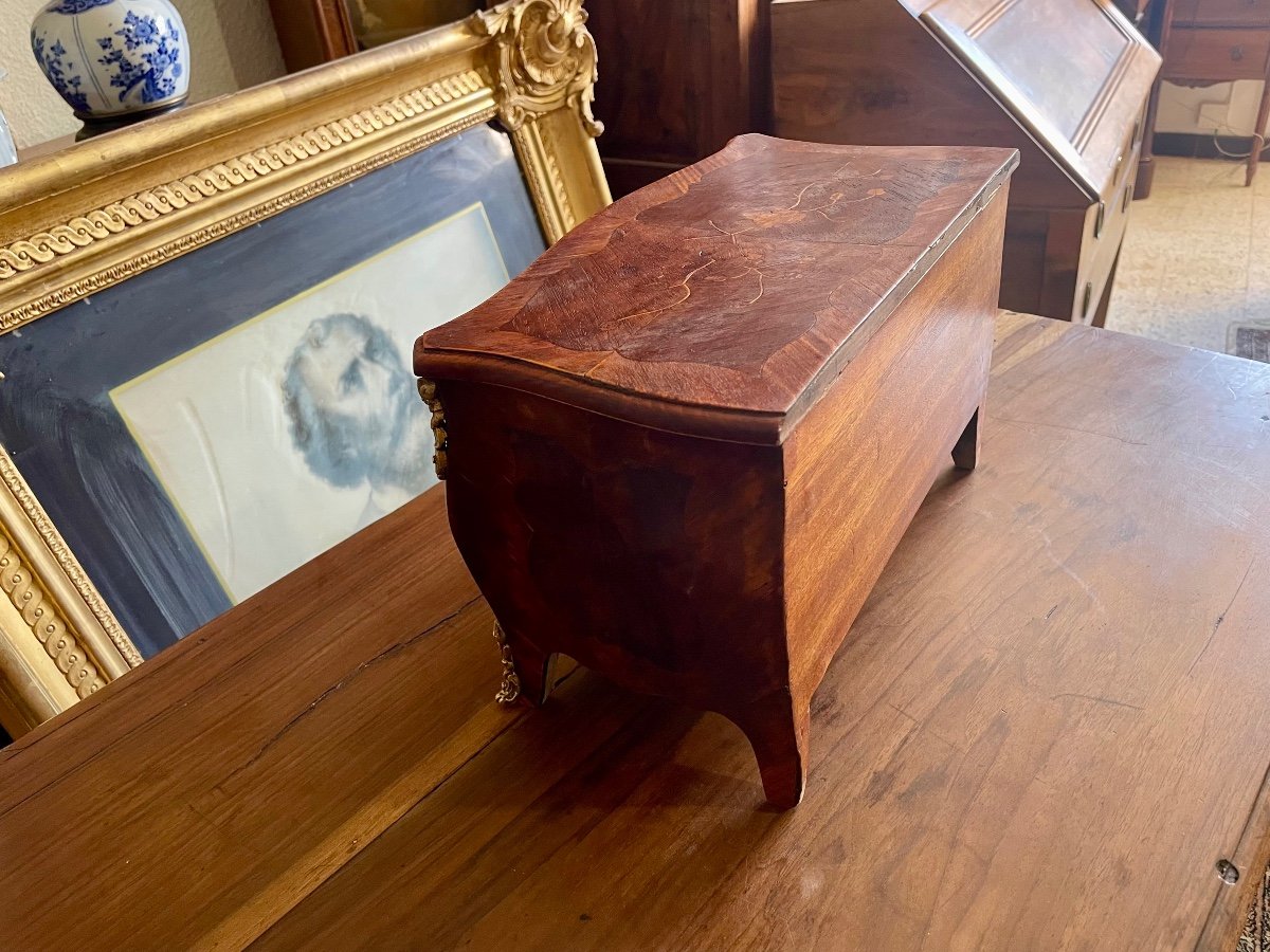 Petite Commode De Maîtrise Galbée,louis XV, En Marqueterie D’époque XIXe Siècle.-photo-4