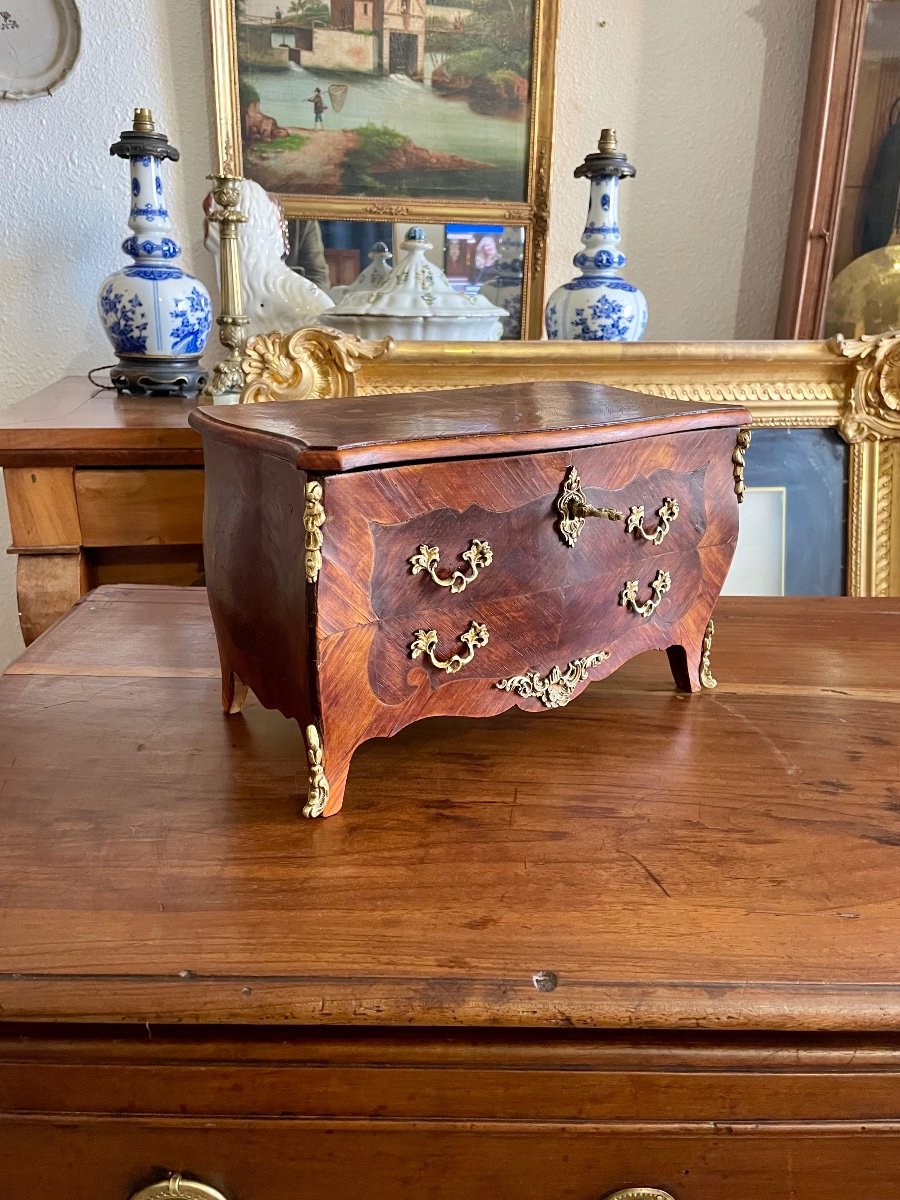 Petite Commode De Maîtrise Galbée,louis XV, En Marqueterie D’époque XIXe Siècle.-photo-6