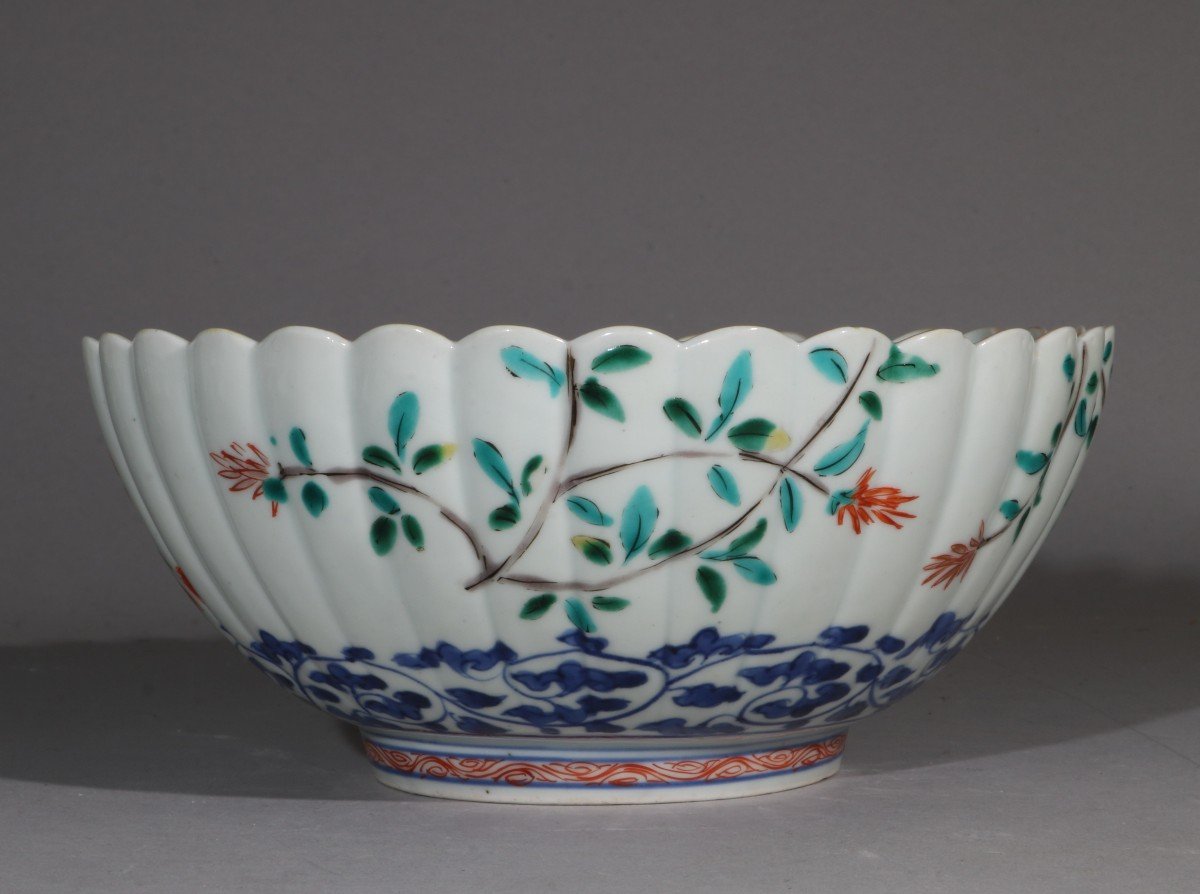 A Japanese Chrysanthemum Moulded Arita Bowl E18thc-photo-3