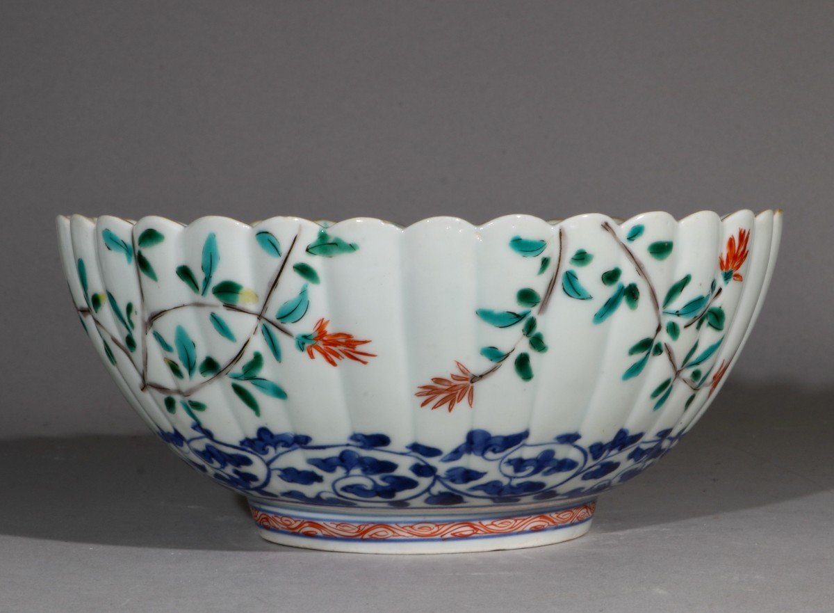 A Japanese Chrysanthemum Moulded Arita Bowl E18thc-photo-4