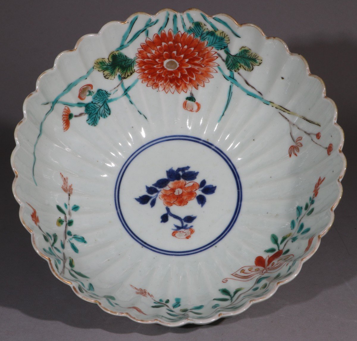 A Japanese Chrysanthemum Moulded Arita Bowl E18thc-photo-3