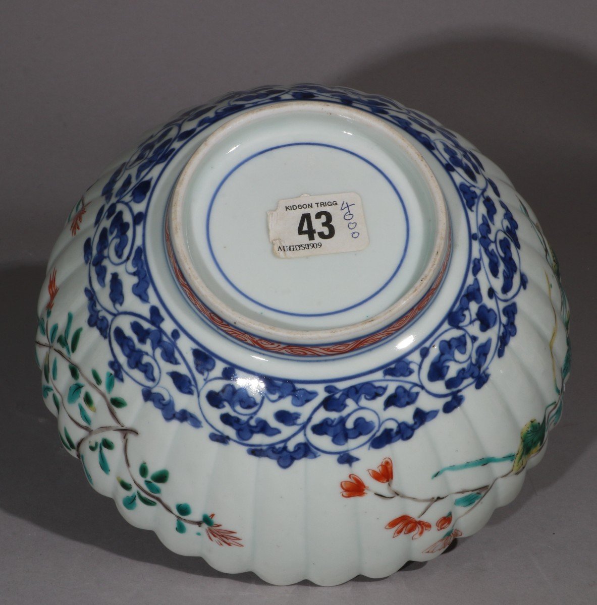 A Japanese Chrysanthemum Moulded Arita Bowl E18thc-photo-4