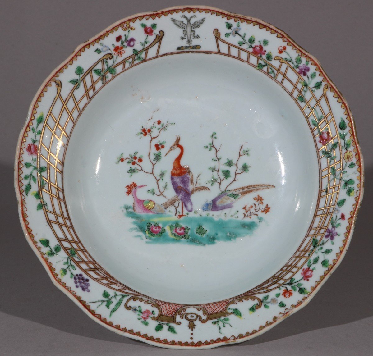 Un Petit Plat Armorial Famille Rose Qianlong 18thc-photo-2