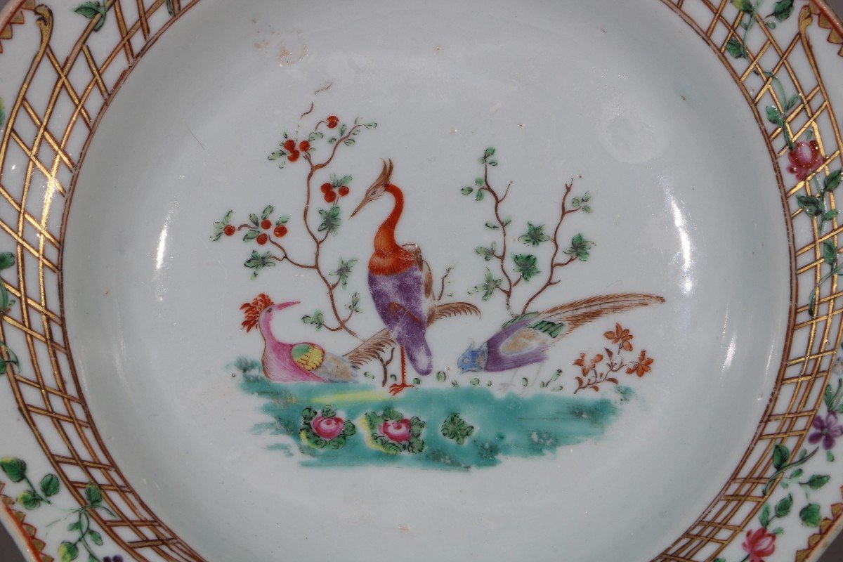 Un Petit Plat Armorial Famille Rose Qianlong 18thc-photo-3