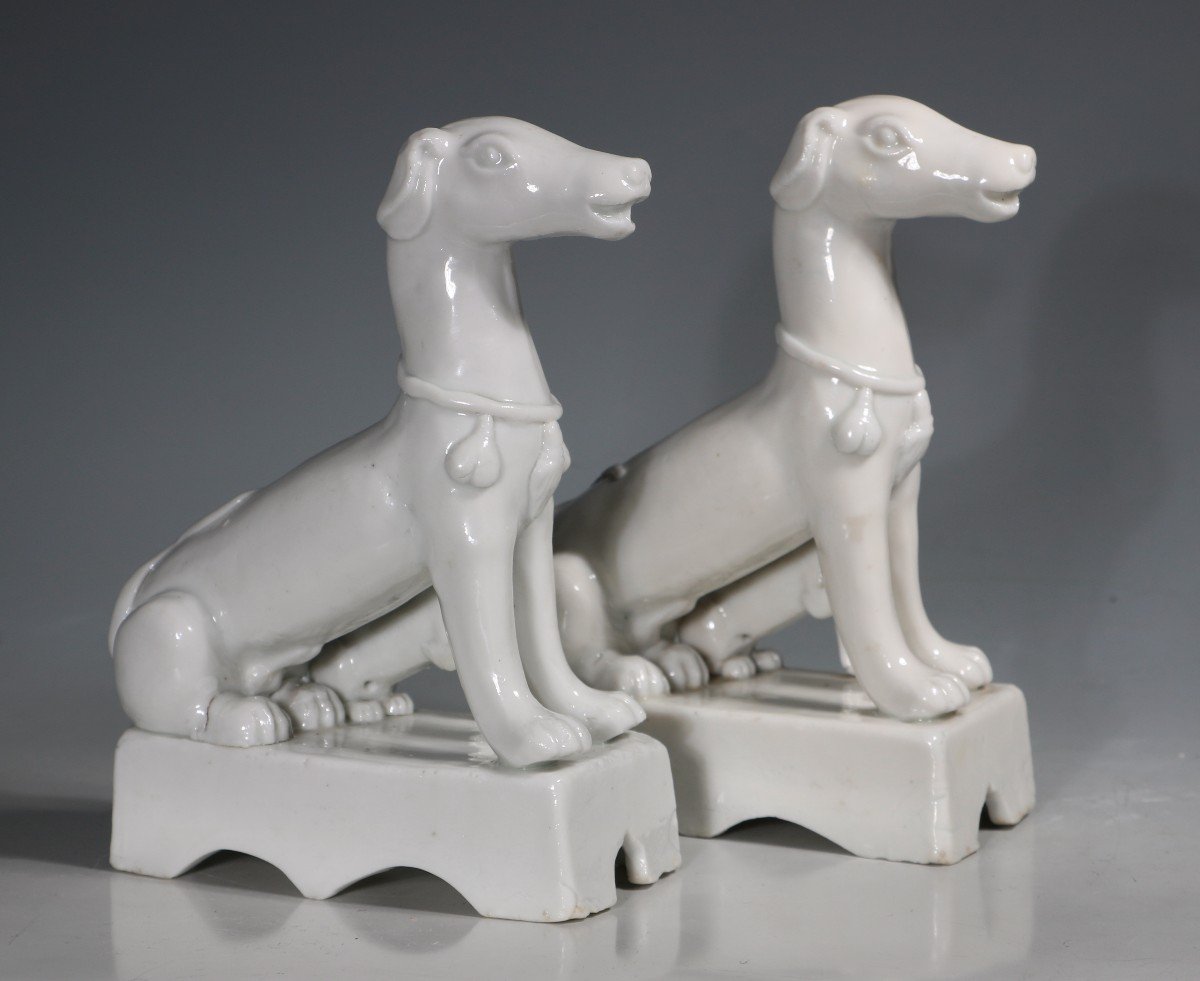 Pair Of Kangxi White Chinese Hunting Dogs, 17th/18th Century-photo-2