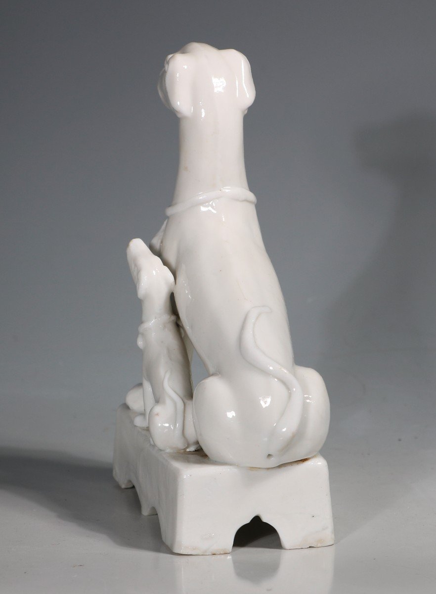 Pair Of Kangxi White Chinese Hunting Dogs, 17th/18th Century-photo-2