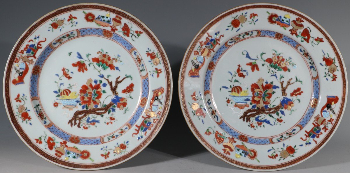 Une Paire d'Assiettes Famille Rose Qianlong C1730/40