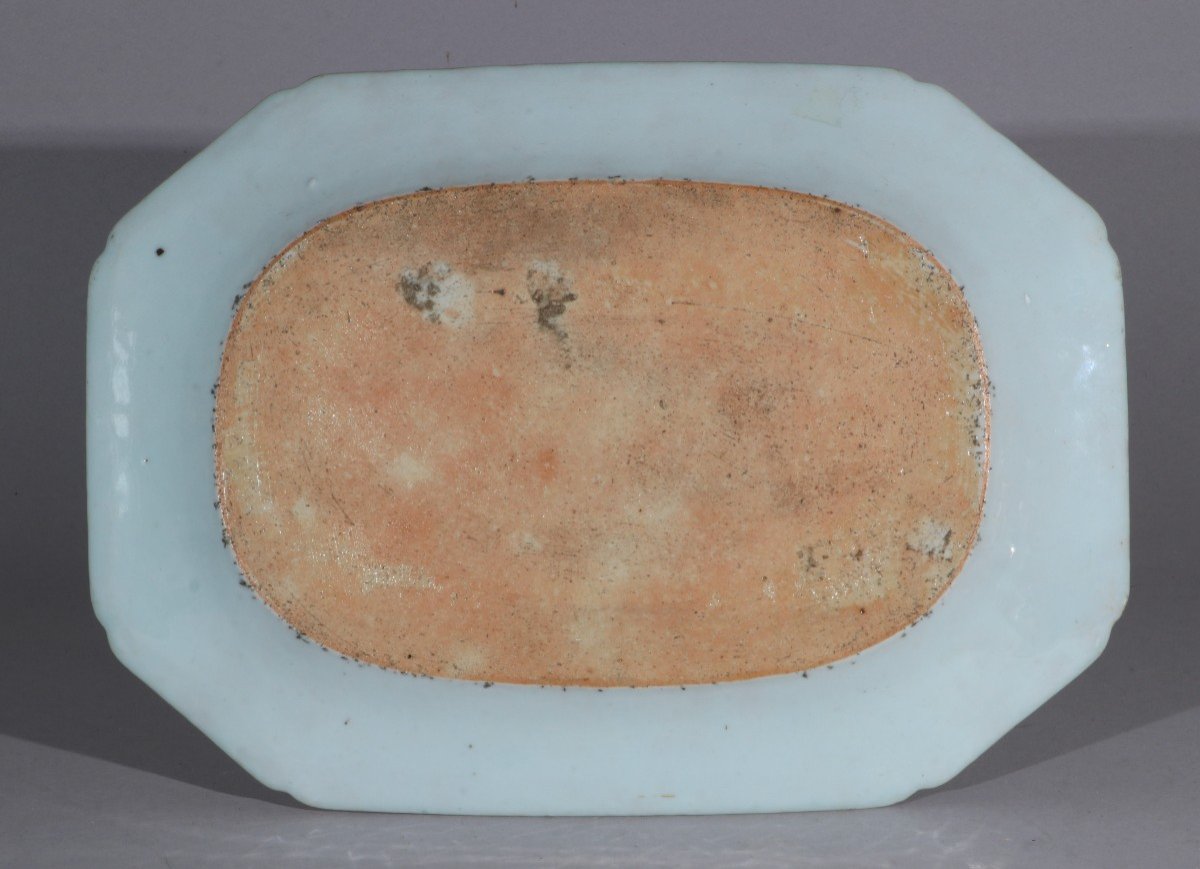 A Qianlong Armorial Meat Plate C1755/65-photo-4