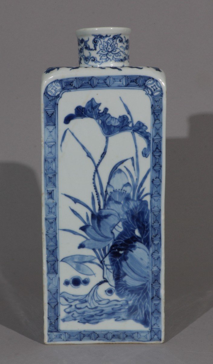 Un Vase Bouteille Carré Bleu Et Blanc Kangxi 1662/1722-photo-2