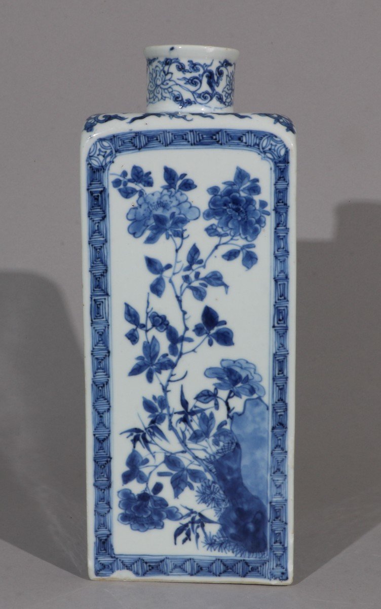 Un Vase Bouteille Carré Bleu Et Blanc Kangxi 1662/1722-photo-4