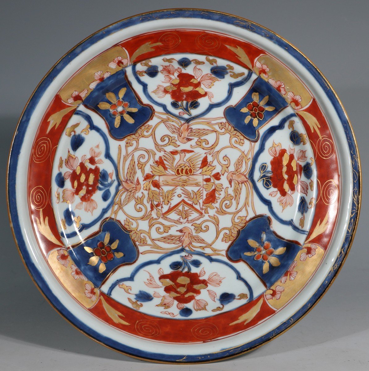 Un Plat Armorial De Marché Chinois Hollandais Kangxi/yongzheng E18thc