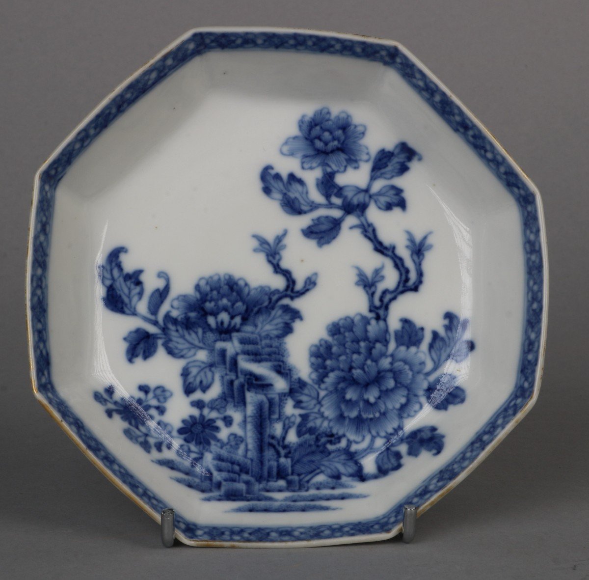 A Fine 18th Century Qianlong Blue And White Octagonal Tea Bowl And Saucer-photo-2