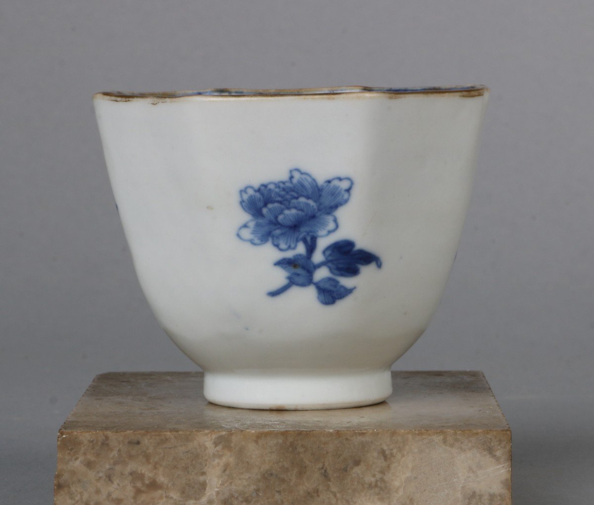 A Fine 18th Century Qianlong Blue And White Octagonal Tea Bowl And Saucer-photo-4