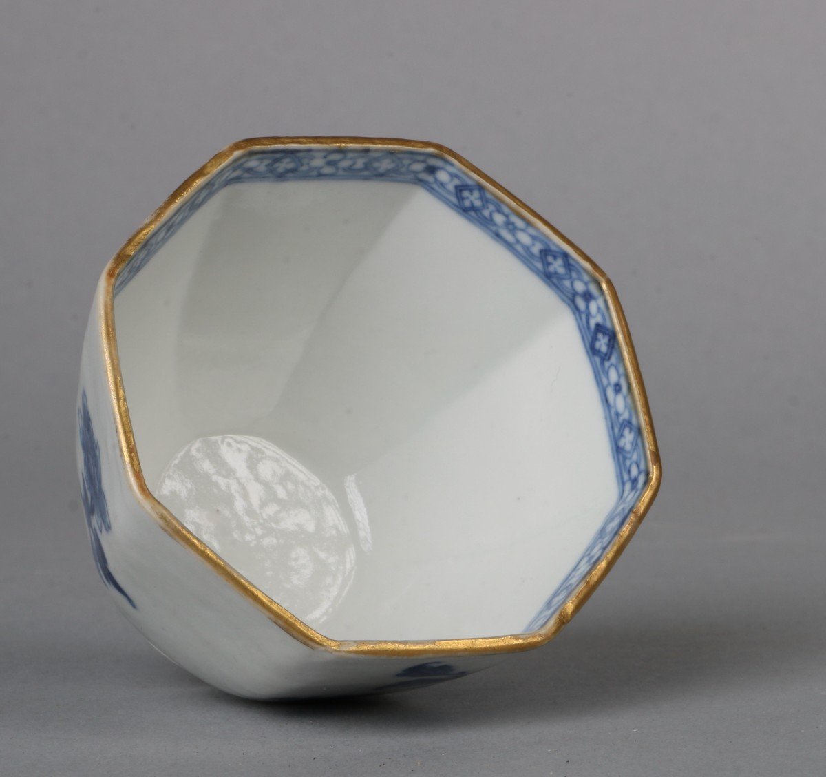 A Fine 18th Century Qianlong Blue And White Octagonal Tea Bowl And Saucer-photo-6