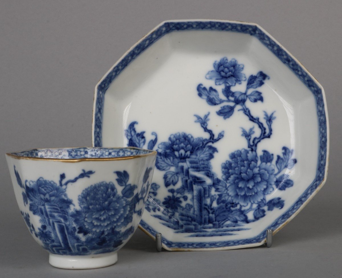 A Fine 18th Century Qianlong Blue And White Octagonal Tea Bowl And Saucer