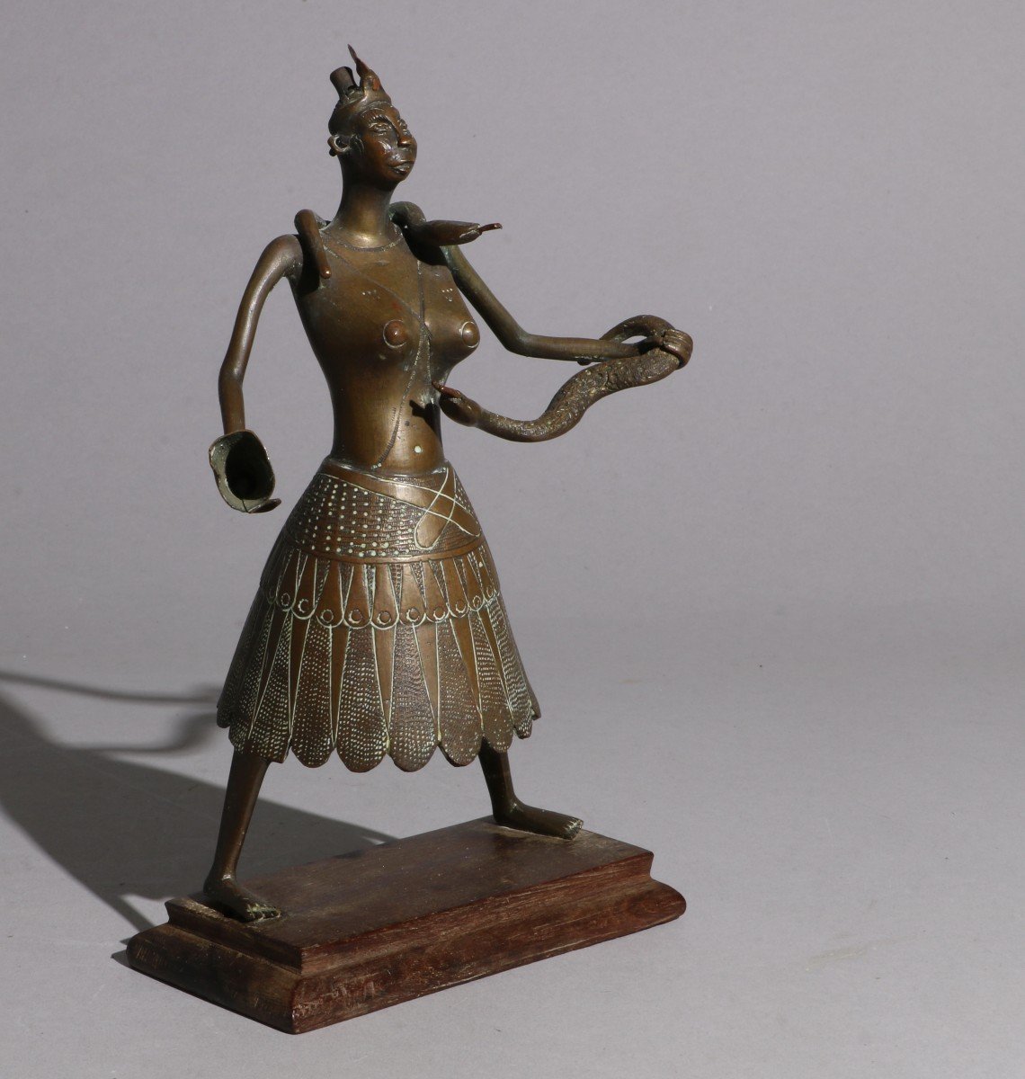 Beautiful Brass Fon Figurine From Benin, Early 20th Century-photo-2