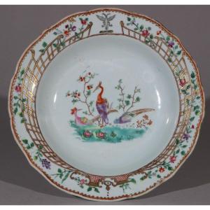 Un Petit Plat Armorial Famille Rose Qianlong 18thc