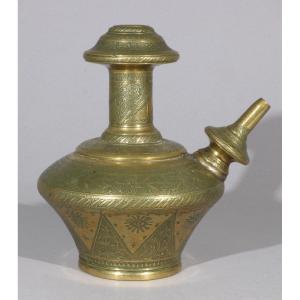  Kendi Java In Engraved Brass, 19th/20th Century