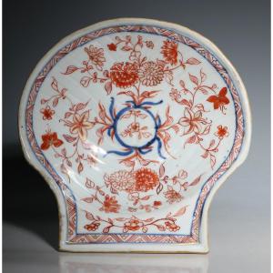 Plat Chinois Imari En Forme De Coquillage Kangxi Vers 1720