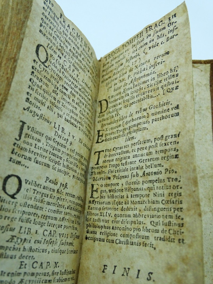 Petit Livre Daté 1689 à Lyon Justini Historiarum-photo-3