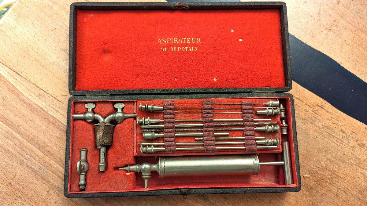 Medical Kit, Vacuum Cleaner From Doctor Potain-cabinet Of Curiosities 