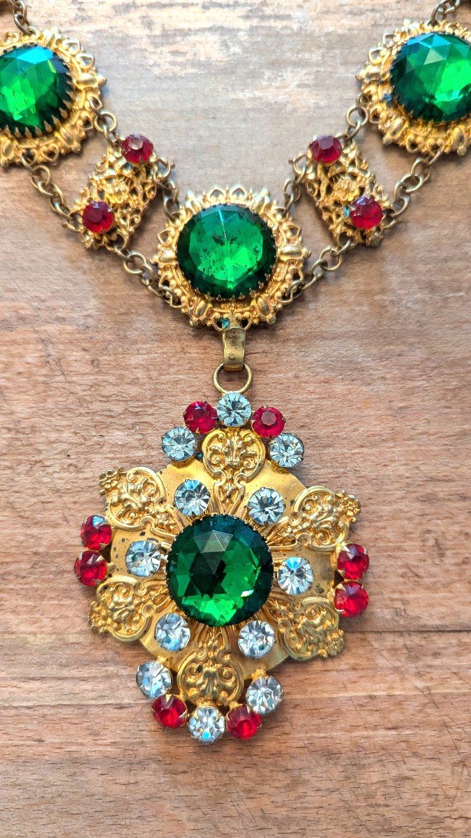 Imposant collier de théâtre ou de Vierge-Strass et cabochons-photo-2