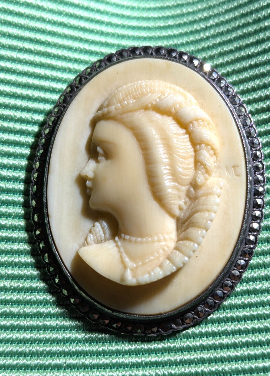 Art Deco Brooch, With Cameo On Ivory Signed-bijou