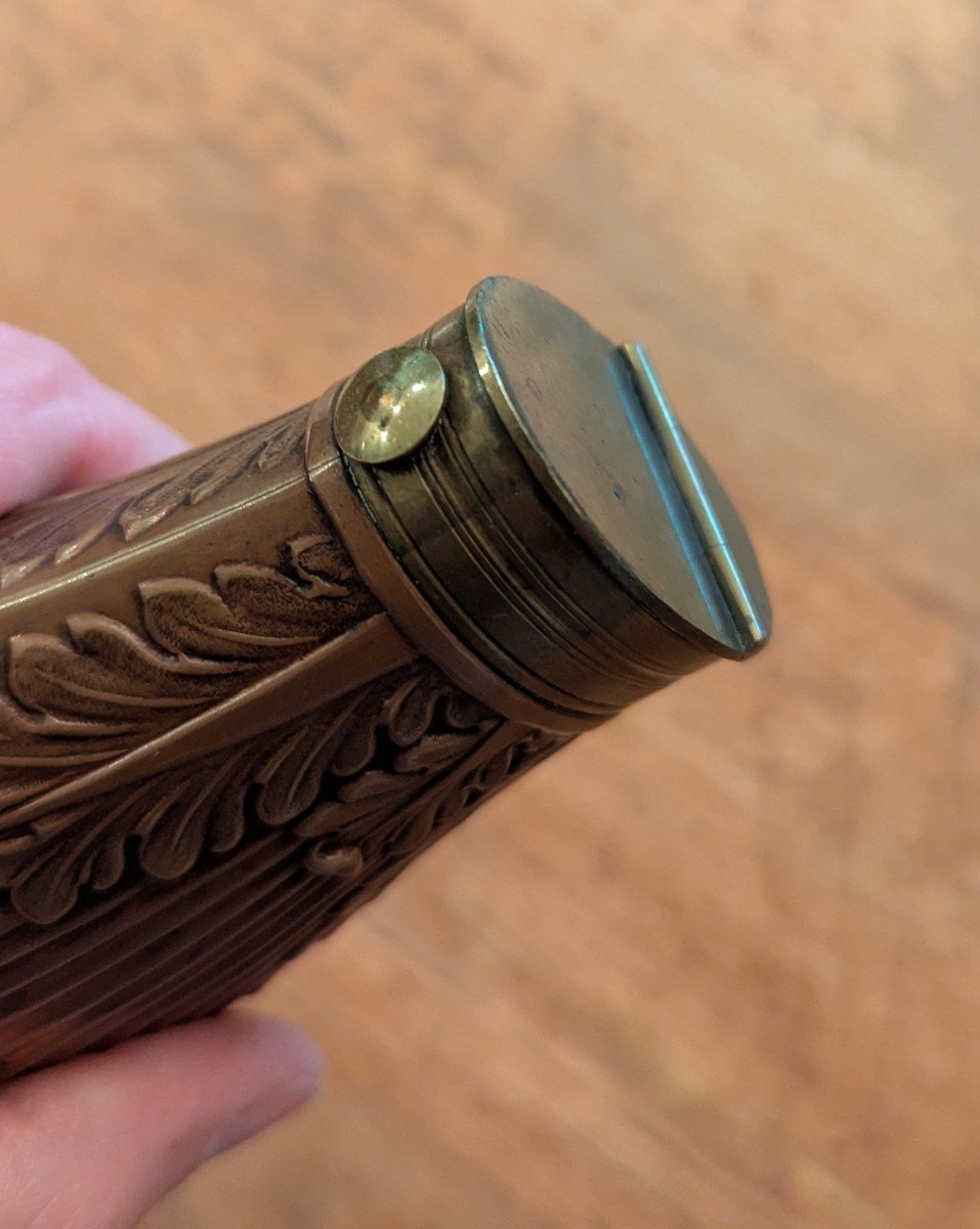 Powder Flask, 19th Century, In Embossed Copper With Dispenser And Flint Reserve-photo-1