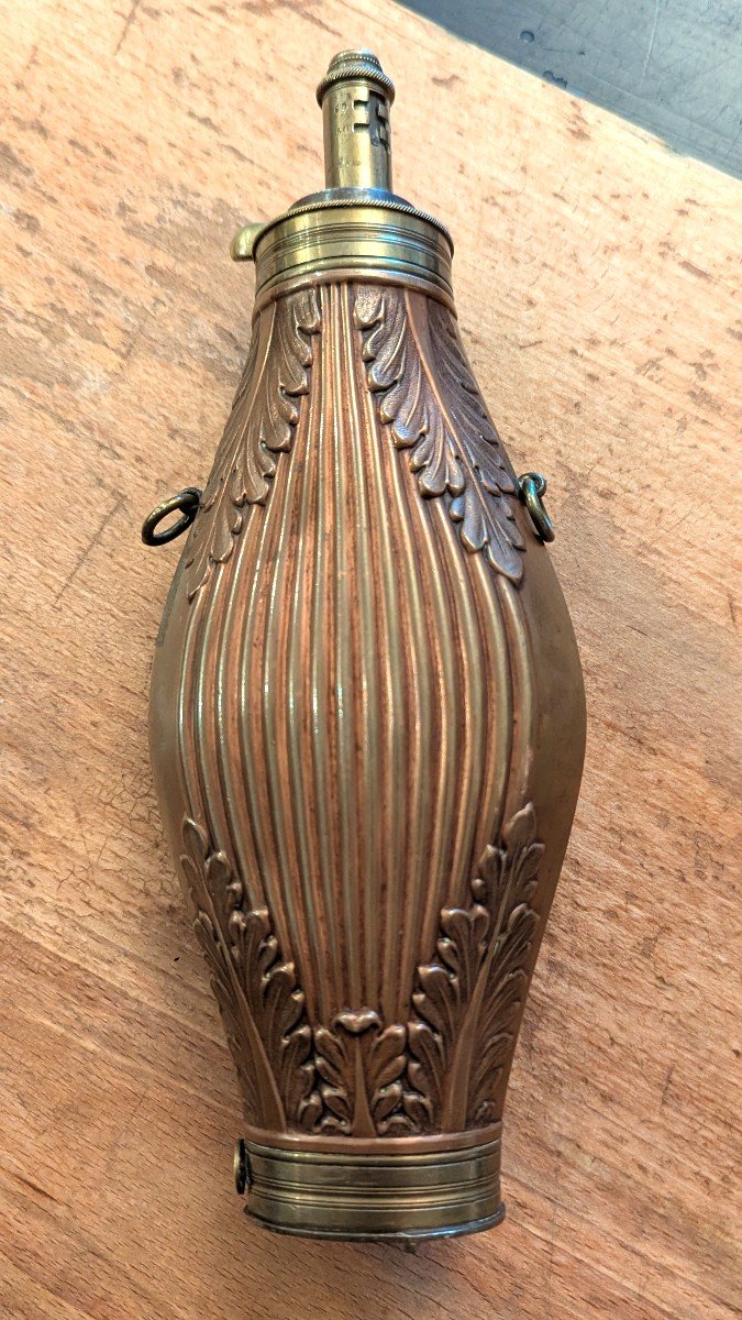 Powder Flask, 19th Century, In Embossed Copper With Dispenser And Flint Reserve