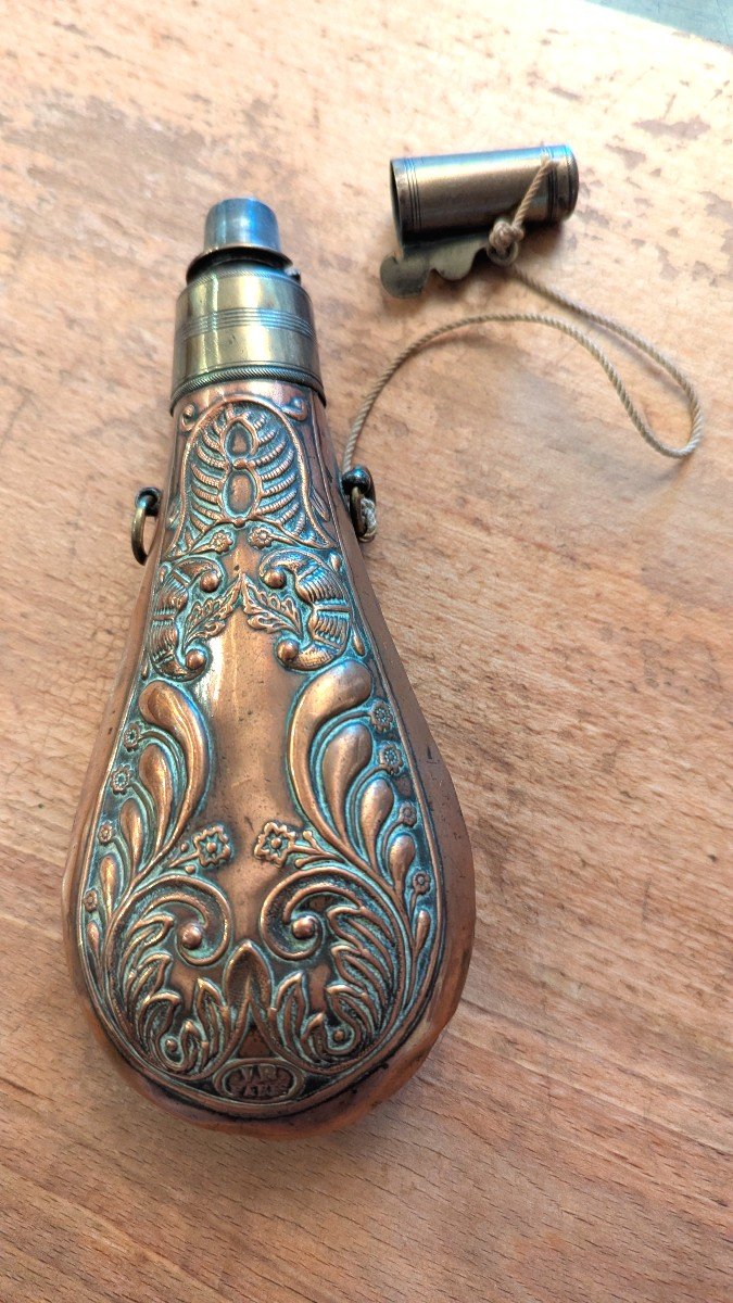 Powder Flask, 19th Century, In Embossed Copper, With Measuring Cap -photo-3