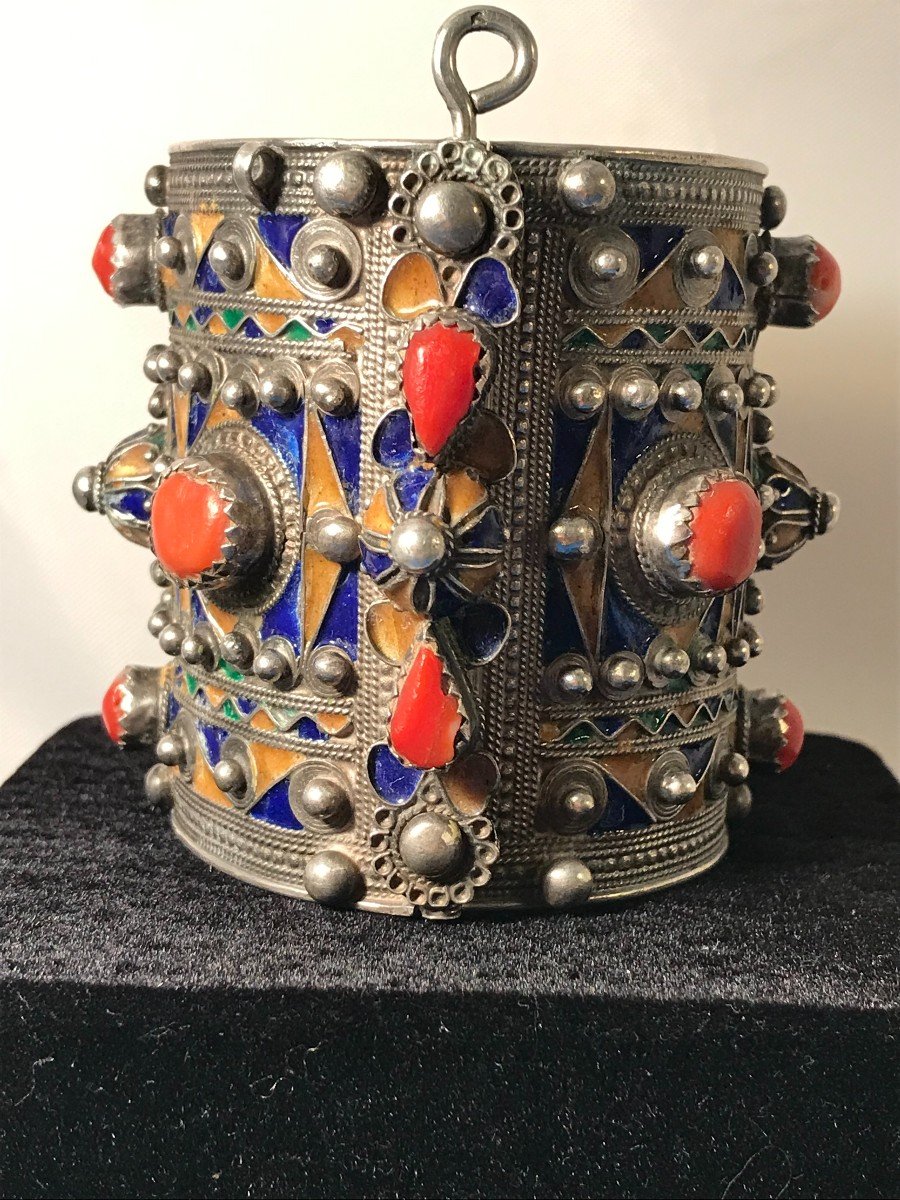 Imposing Cuff Bracelet, Berber, In Enamelled Solid Silver With Coral Cabochons-photo-2