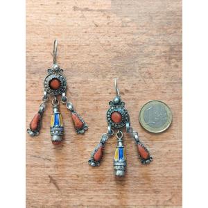 Pair Of Berber Earrings, Old, In Hallmarked And Enamelled Silver, With Coral
