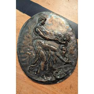 Plaque ovale en bronze, signée Clodion-Sculpture