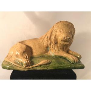 Animal Curiosity Late 18th / Early 19th, Ceramic-apt Or Le Castelet-lion Lying