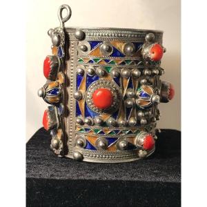 Imposing Cuff Bracelet, Berber, In Enamelled Solid Silver With Coral Cabochons
