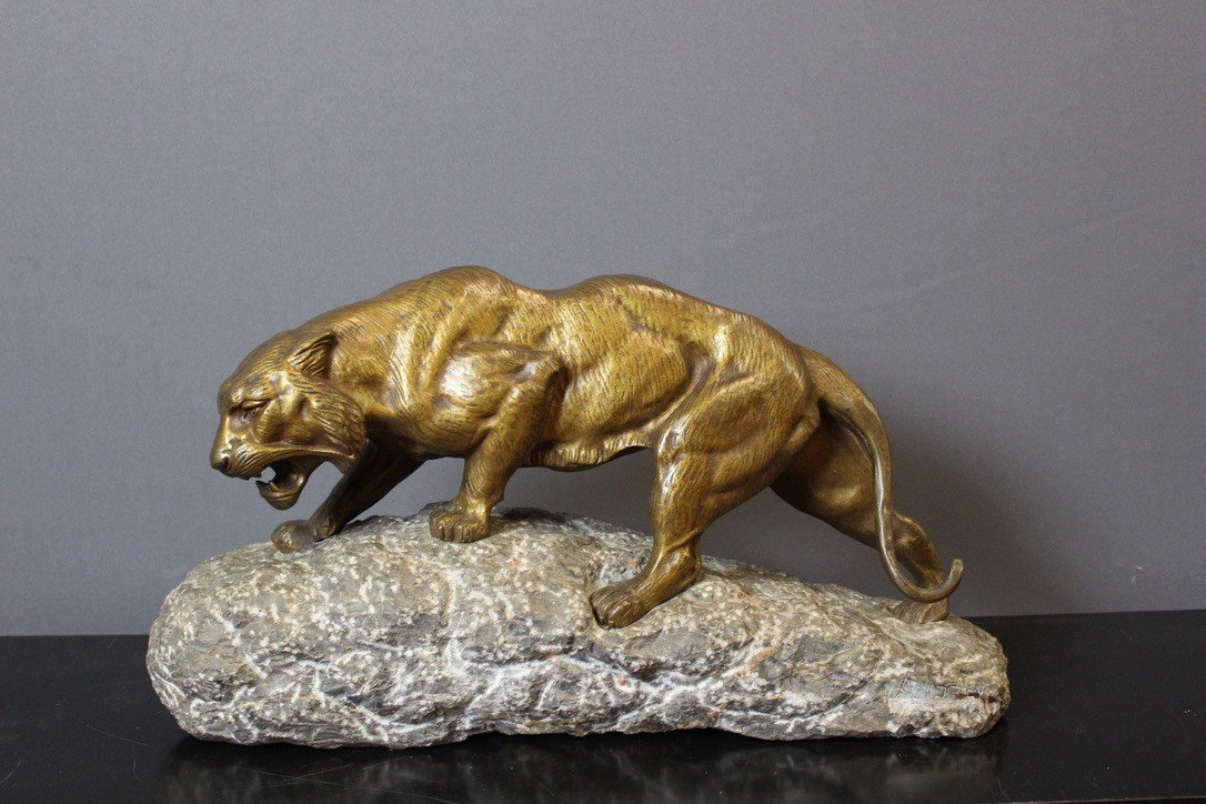 Sculpture En Bronze Représentant Une Lionne Par Andrey -photo-1