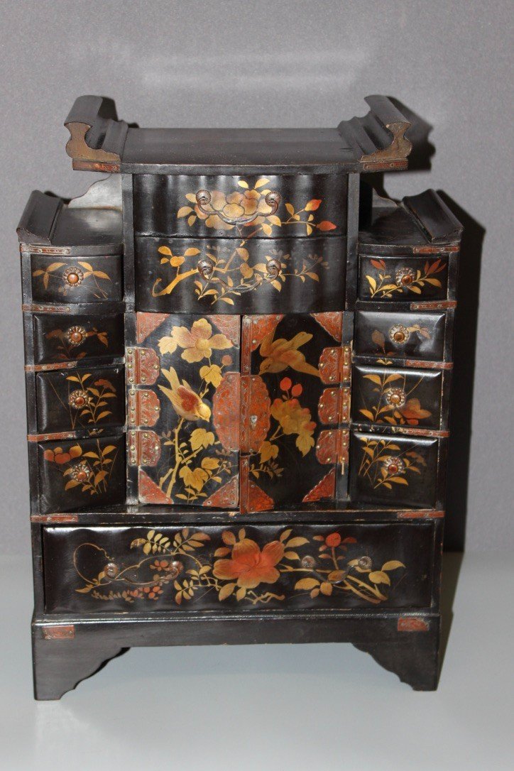 Cabinet Japonais En Laque Noire Et Or Vers 1900-photo-1