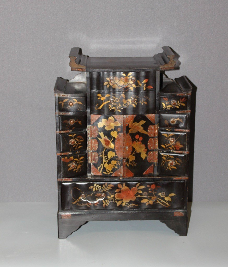 Cabinet Japonais En Laque Noire Et Or Vers 1900