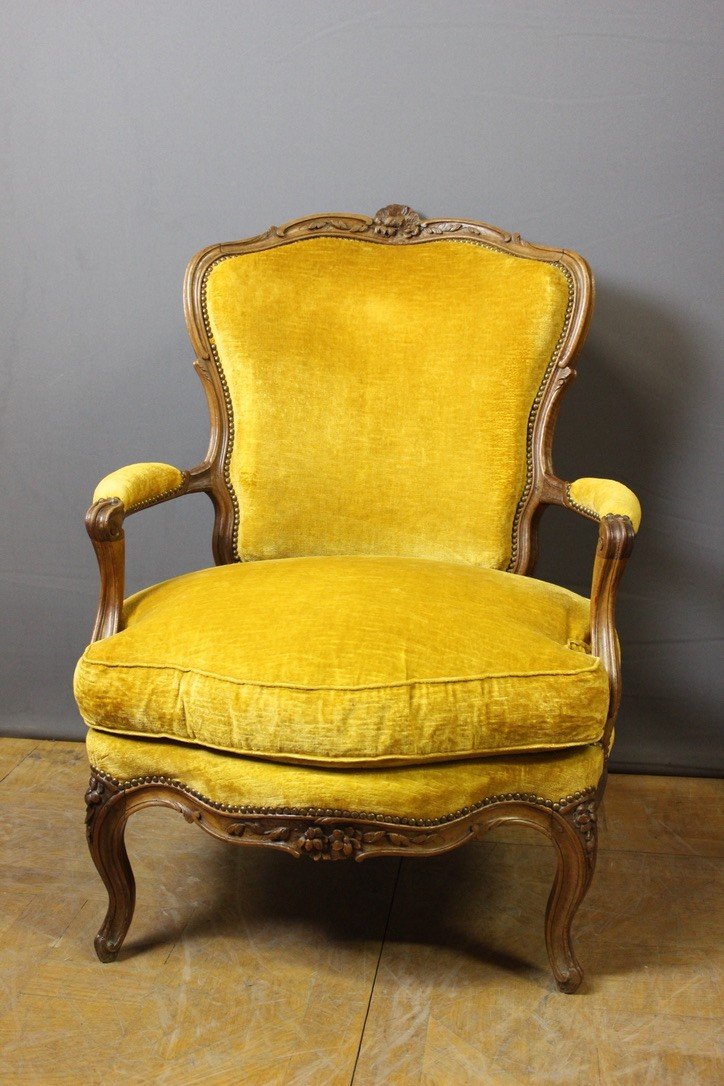 Large Fauteuil d'époque Louis XV En Noyer XVIII