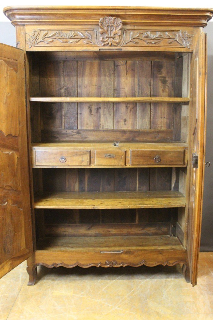 Louis XV Wedding Armoire In Walnut 18th Century -photo-4