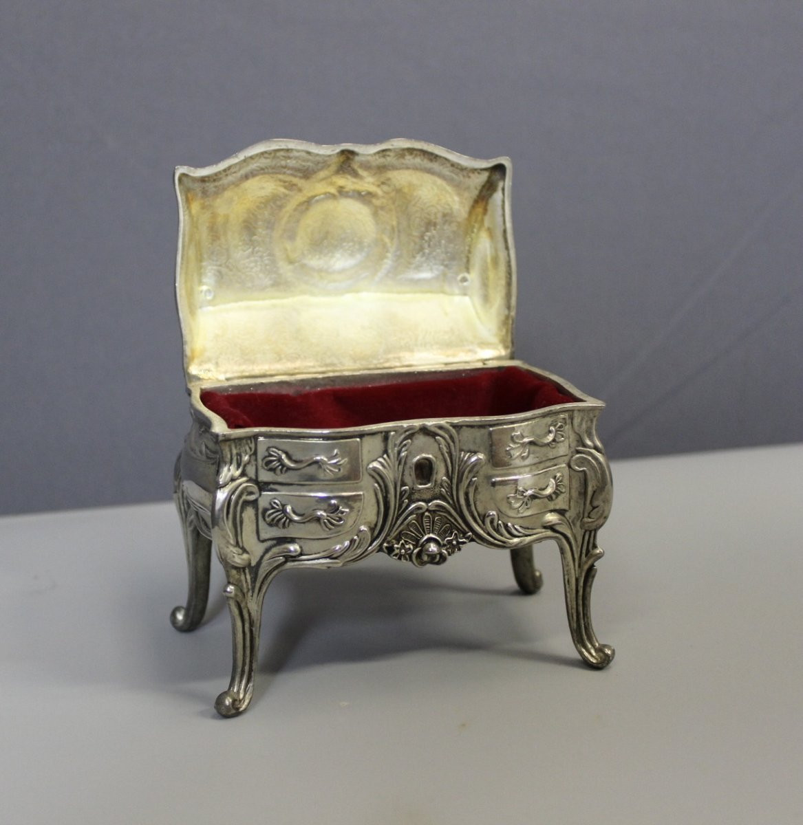 Silver Metal Jewelry Box Imitating A Desk -photo-3