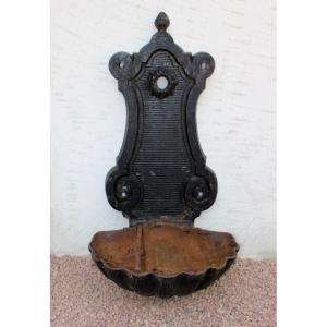 Wall Fountain In Cast Iron XIX