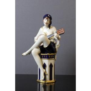 Joueuse De Mandoline d'époque Art Déco En Porcelaine Par Royal Dux 