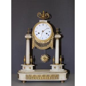 Pendule Louis XVI En Marbre Et Bronze Vers 1800