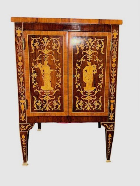 Commode Néoclassique Marquetée Dans Le Goût Giuseppe Maggiolini (1738-1814)