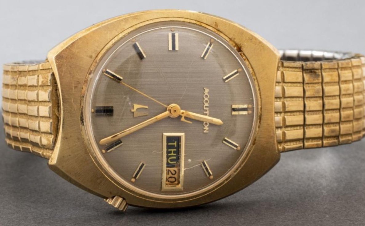 Bulova Accutron Gold-photo-3