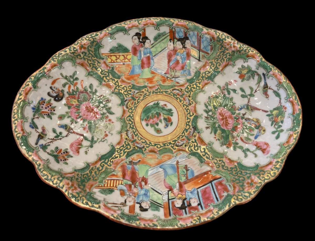 Green Family Canton Porcelain Dish, China, Early 19th Century