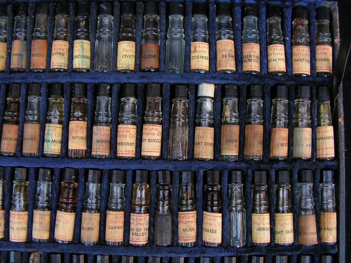 Old Perfumer's Organ For Nose Manufacture Of Perfumes Natural Perfume Oil-photo-1