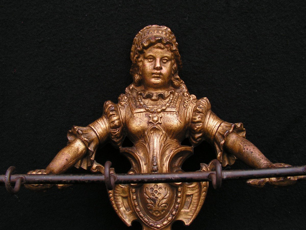 Ancien Porte-serviettes Ou Porte- Torchons En Bronze d&#039;&eacute;poque XIX &egrave;me Repr&eacute;sentant Une Femme -photo-2